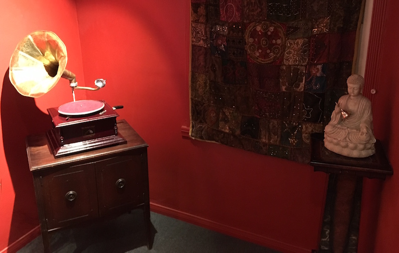 In-game, an old recordplayer, a statue of the Budda, and a tappestry.