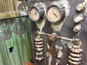 In-game: A detailed, weathered lab device.