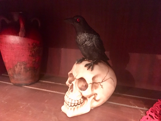 In-game: A statue of a raven perched upon a skull.