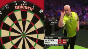 2017 darts premier league final, perfect score, thrower celebrates.