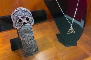 In-game: the skull overlay from the Goonies & the sign of the Deathly Hollows.