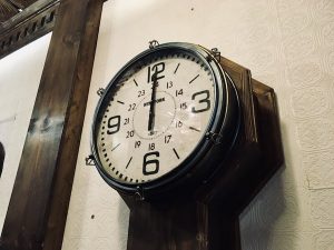 In-game: An intricate clock hanging on the wall.