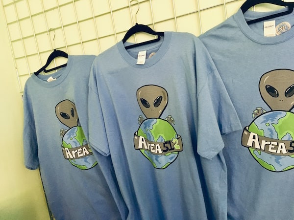 In-game: Area 51-2 t-shirts.