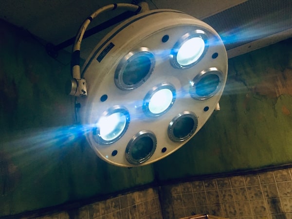 In-game: A partially illuminated overhead surgical light.