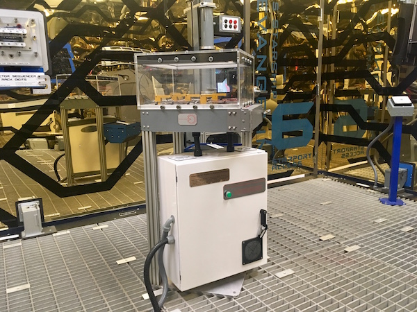 In-game: A strange mechanical device in the middle of the ship, the walls are gold and reflective.