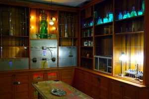 In-game: a steam-punk-ish laboratory with glowing beakers and flasks of liquid.