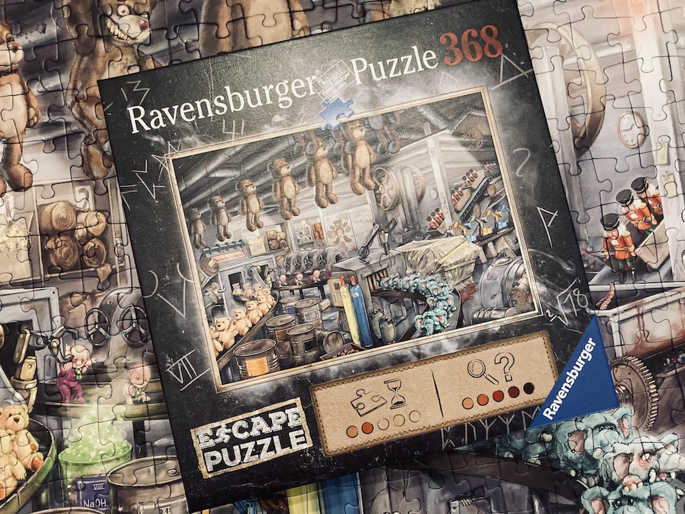 Ravensburger – The Toy Factory Escape Puzzle [Review]