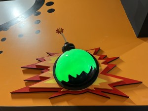 Green illuminated bomb indicates that the game is free.