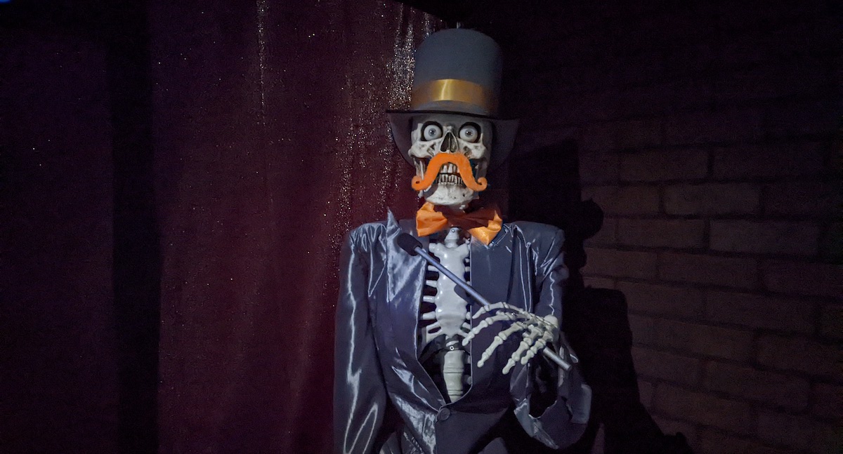 Doldrick’s Escape Room – Spoopy’s Ghoulish Graveyard Gameshow [Review]