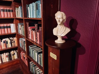 Locurio – The Storykeeper [Review]