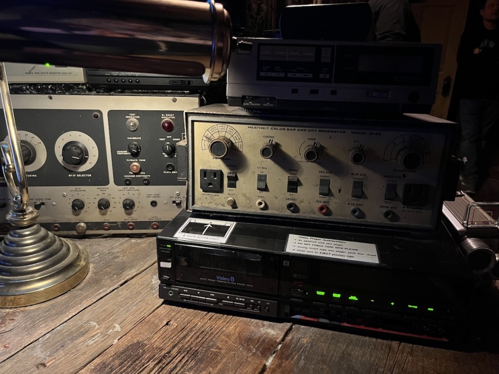 A radio with dials sits on a desk.