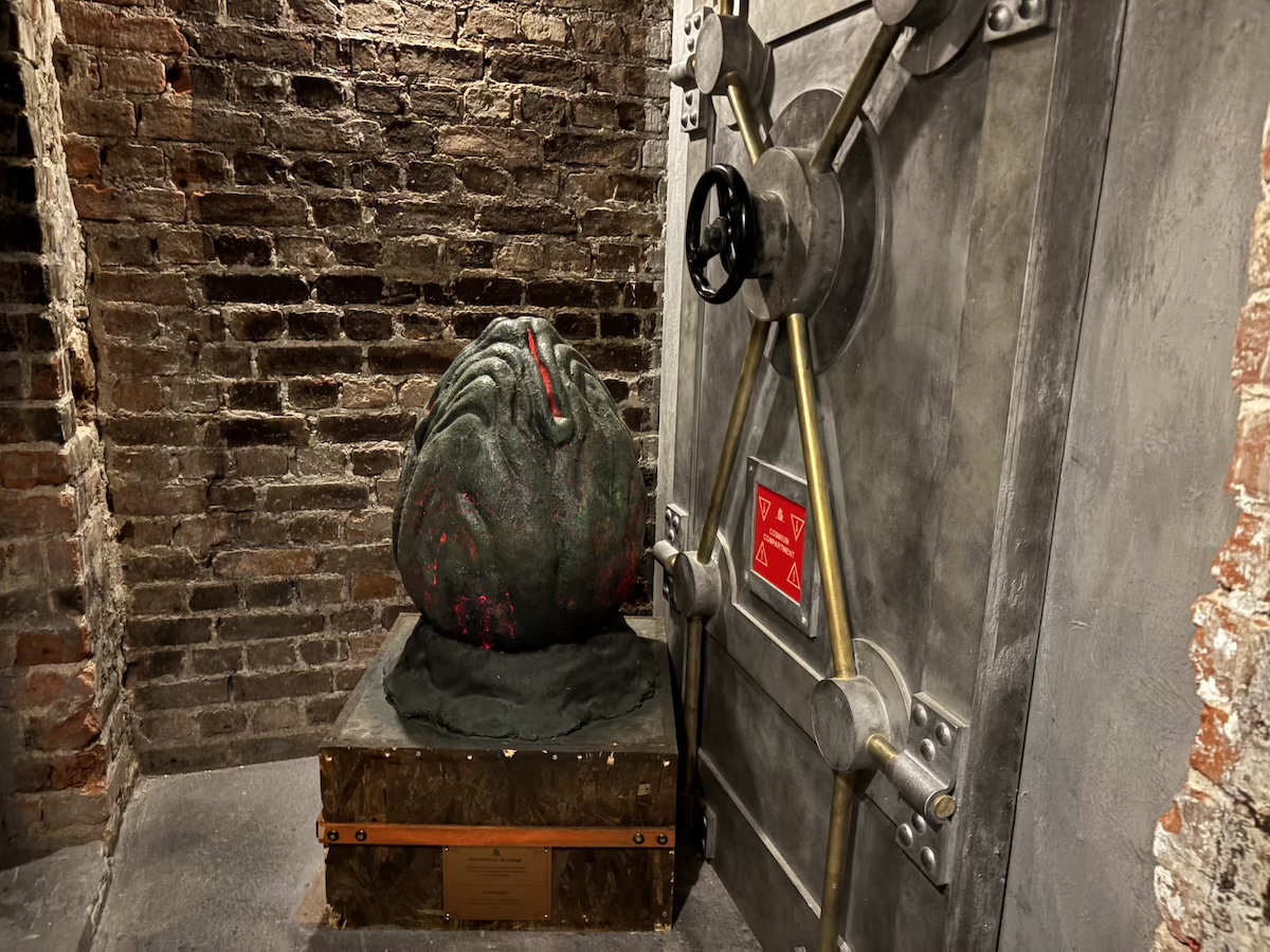 Pandore & Associés – Fantastic Warehouse [Review]