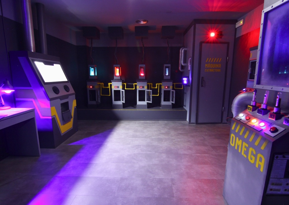 A very clean sci-fi lab, with equipment along the periphery.