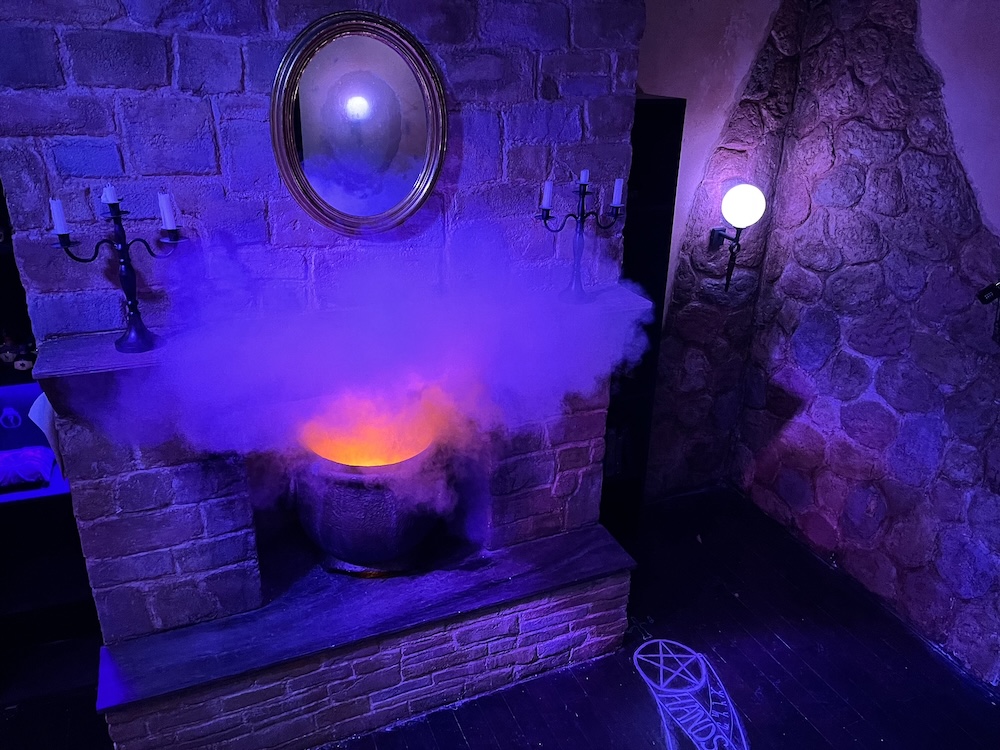 Stained Hourglass Escapes – Witch’s Hollow [Review]