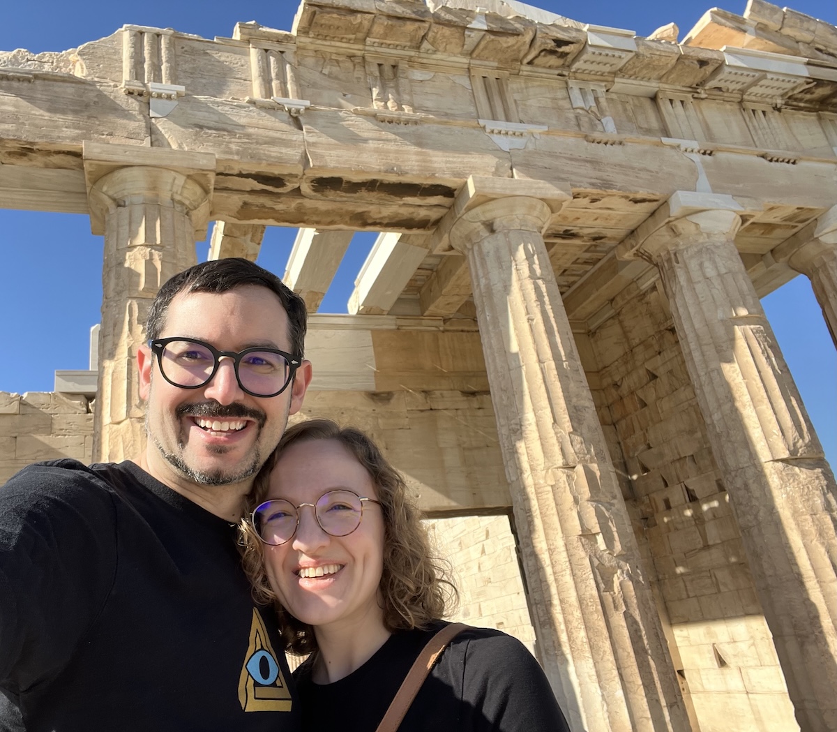 Playing Escape Rooms: Local vs Travel