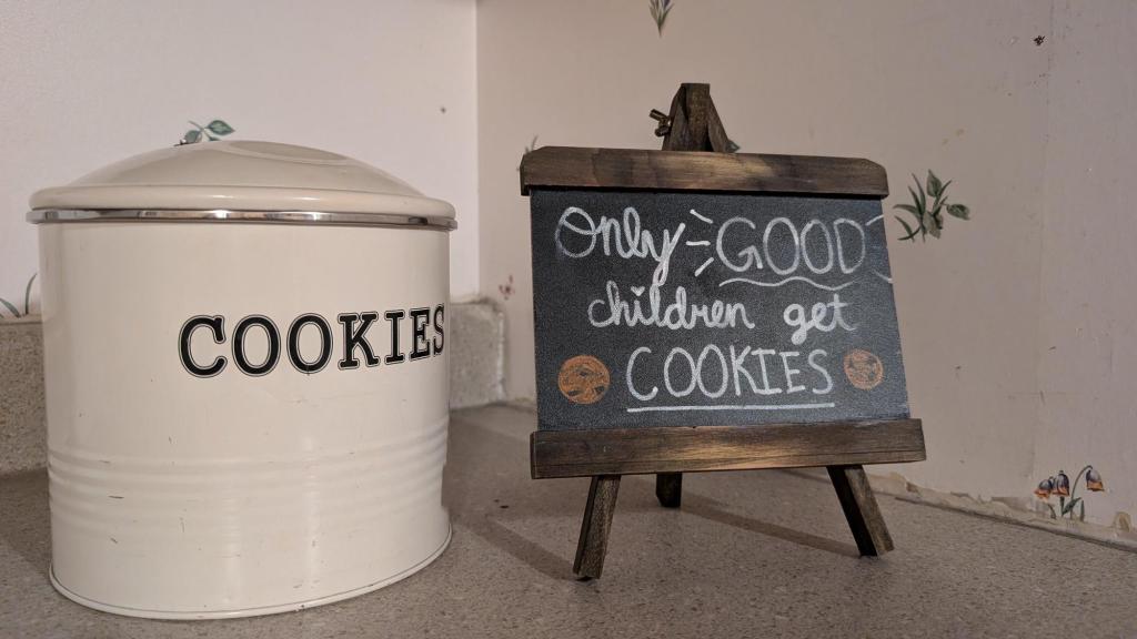 A cookie jar and a sign saying "Only good children get cookies"