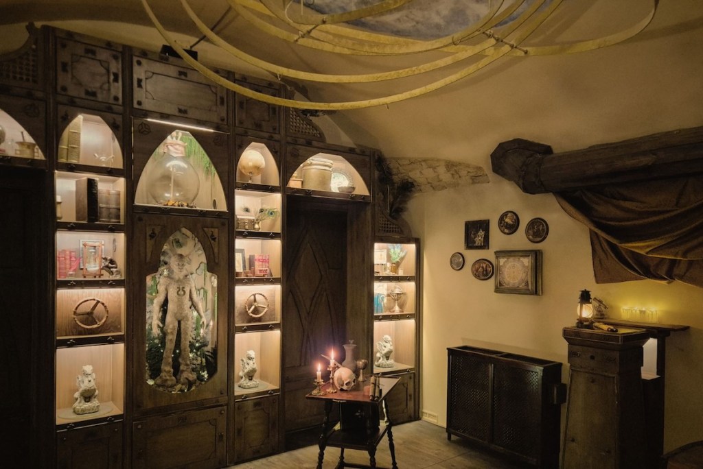 The Alchemist's laboratory with a golem.