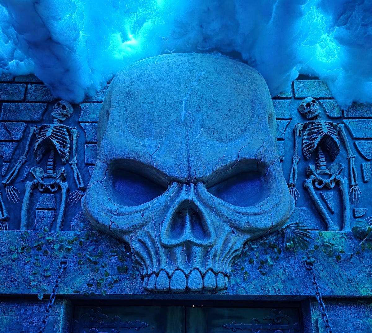 👑 🔒 Sauve Qui Peut – The Castle of Eternal Suffering [Review]